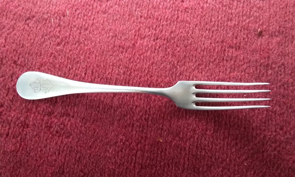 Серебряная немецкая вилка ~1800 -1900 годов