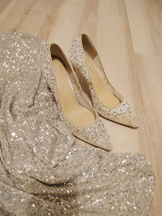 Szpilki selwestrowe beżowe z cekinami 38 Bella Belle