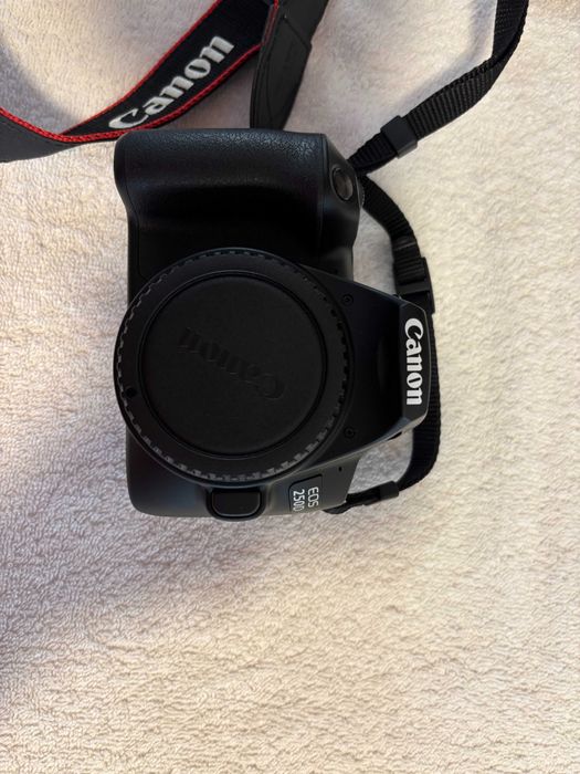 Camera Canon EOS 250D