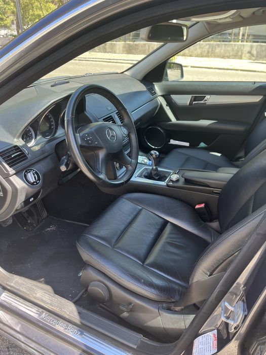 Mercedes C 200.