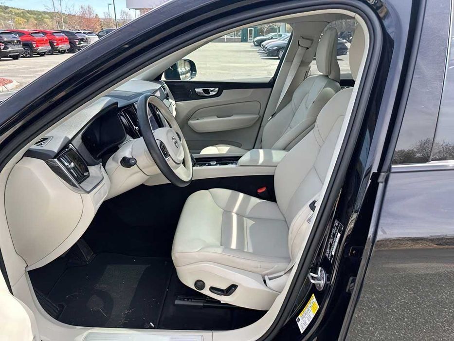 Volvo XC60      2023
