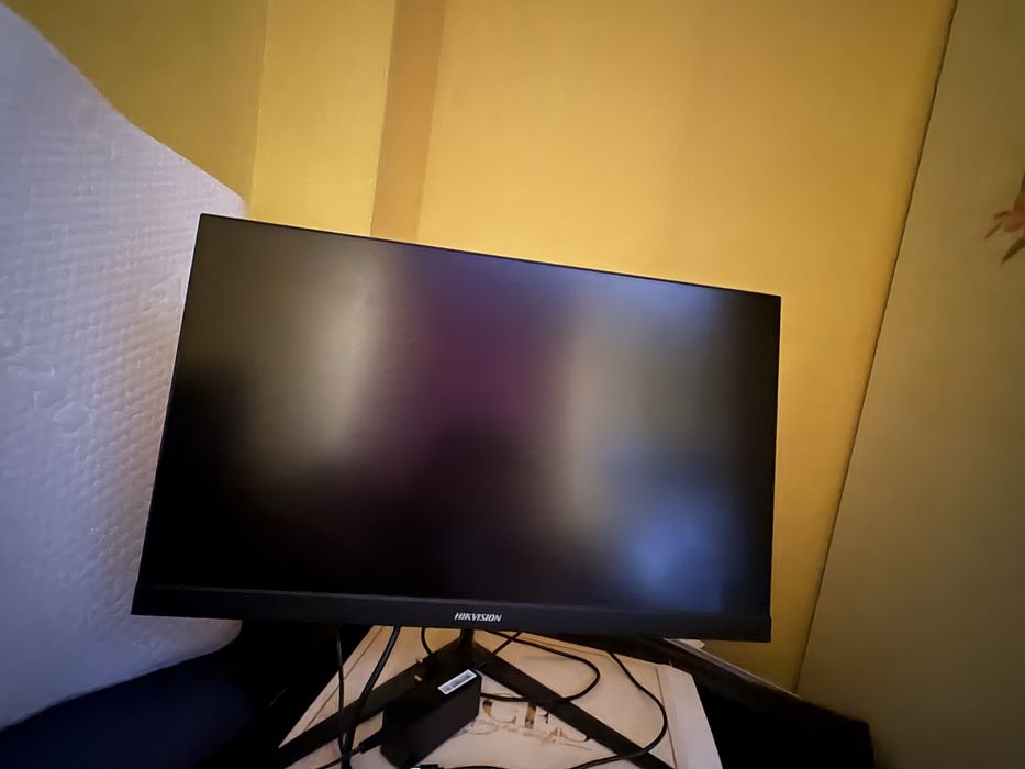 Monitor 24/7 Hikvision DS-D5024F2-BV2S x 3szt