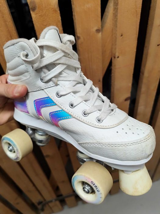 Patins em couro.