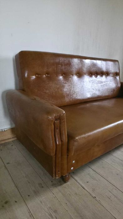 Sofá Vintage Retro em Pele Sintética Castanha – 3 Lugares