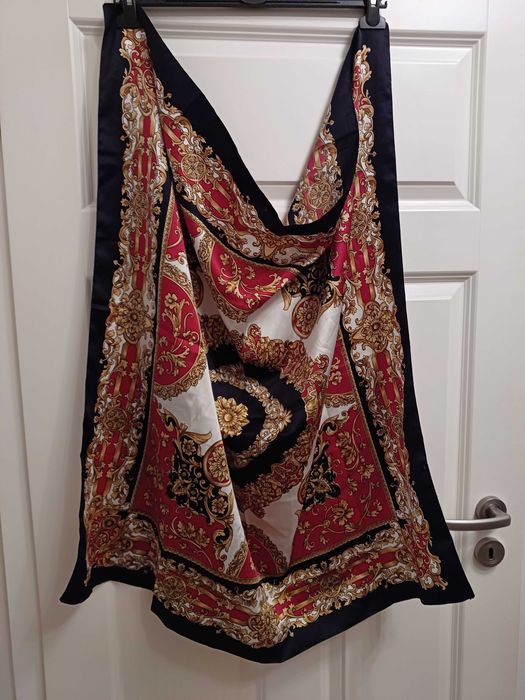 Apaszka z barokowym wzorem, second-hand