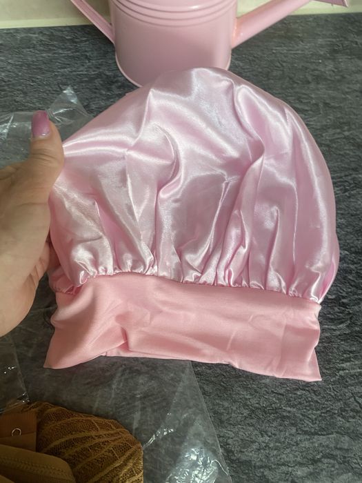 Touca de cetim cor de rosa