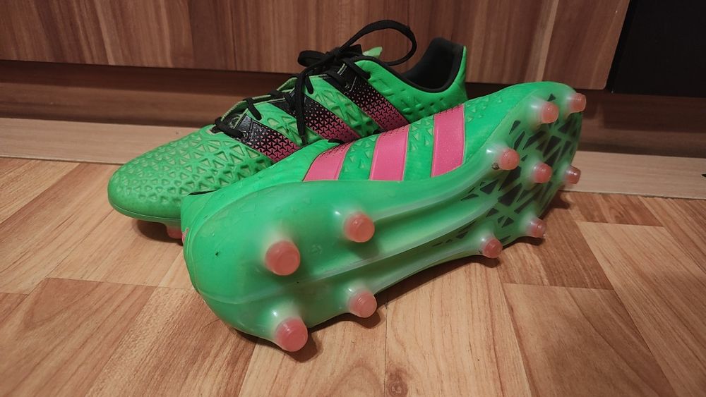 Buty piłkarskie (Korki)