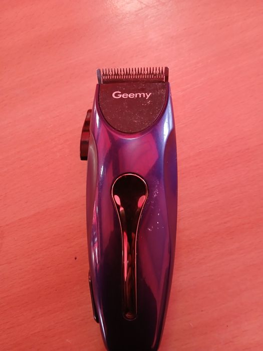 Продам машинку для стрижки на проводе,рабочая