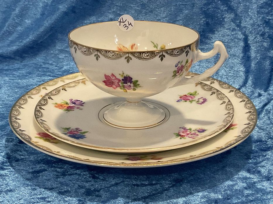 Chavena de chá porcelana pé alto ,anúncios abaixo