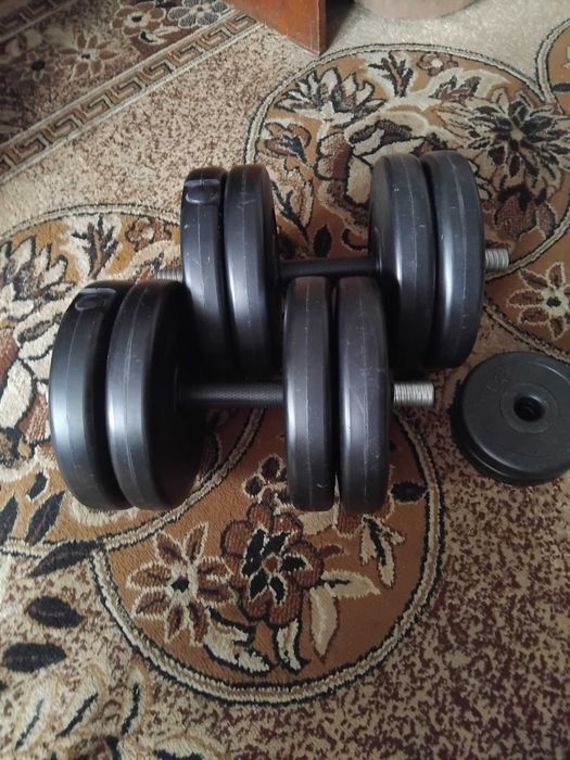 Продам две гантели