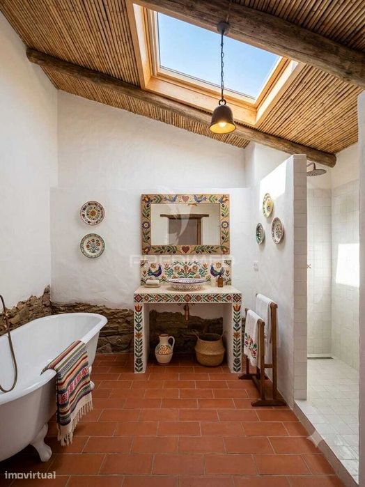 Oportunidade de Restauro: Ruína Tradicional no Coração do Alentejo...