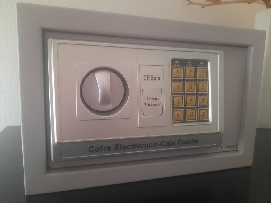 Cofre eletrónico em aço