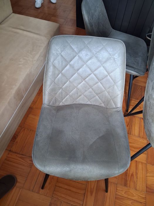 Mesa cor wengué e 4 cadeiras