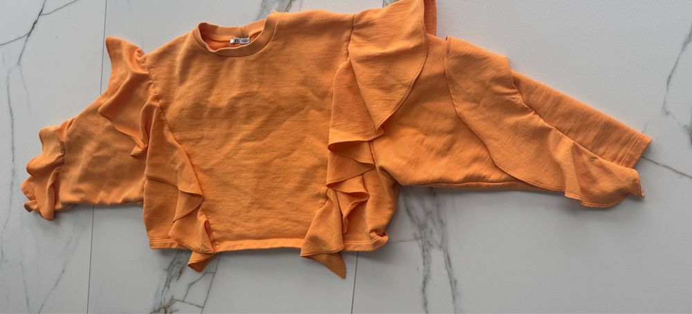 Zara modny kolor,  bluzka, oversize z falbankami 38