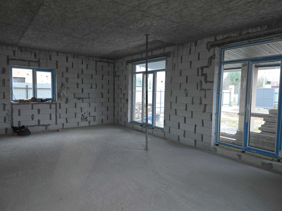 Двоповерховий будинок з газом, 5 соток землі, без комісії