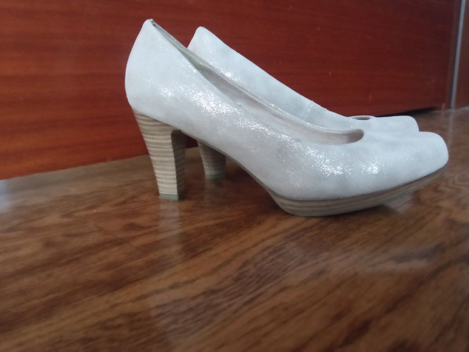 Czółenka r. 37 beż