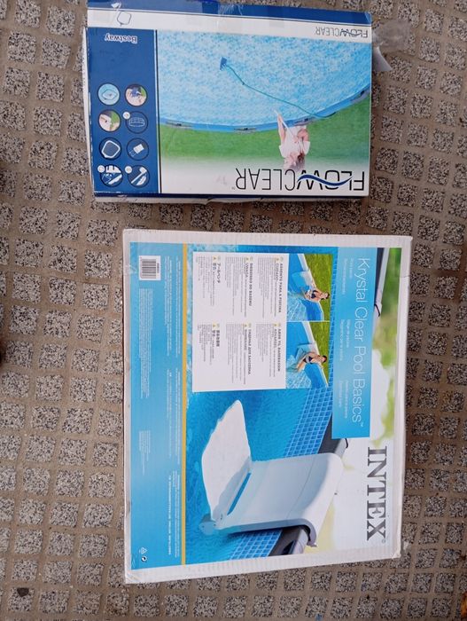 Conjunto de limpeza de piscina e cadeira de piscina nova