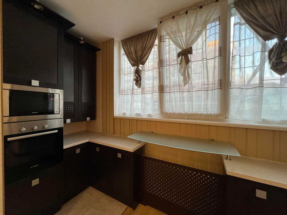 Продаю 2-х кімнатну квартиру в центрі міста (Премьер Хаус)