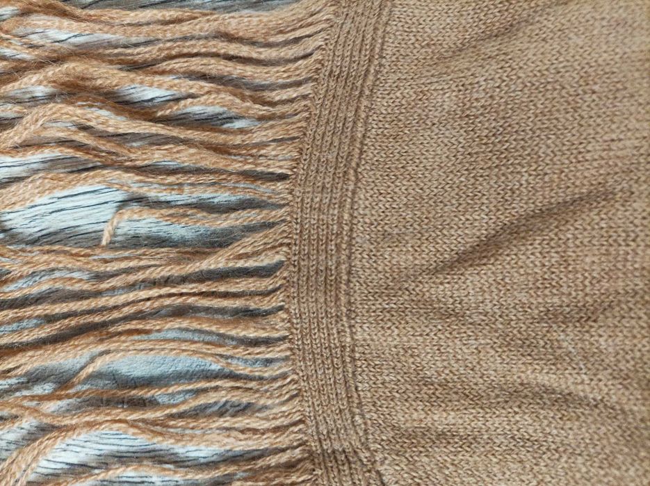 Szal brązowo-kremowy z pomponami