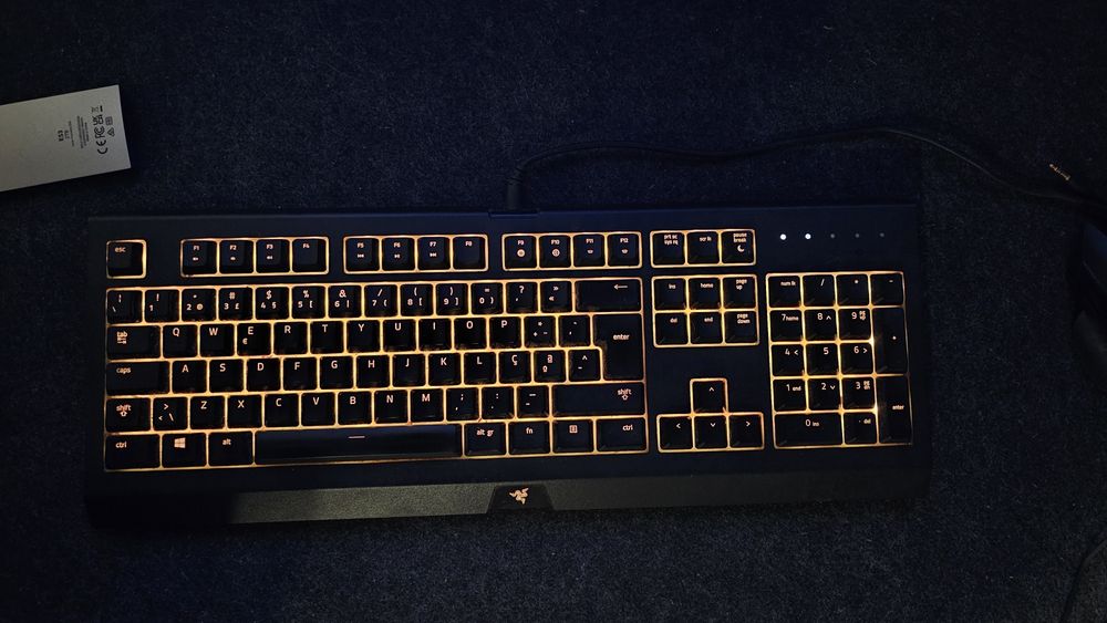 Teclado Razer Cynosa Chroma - Português - Impecável