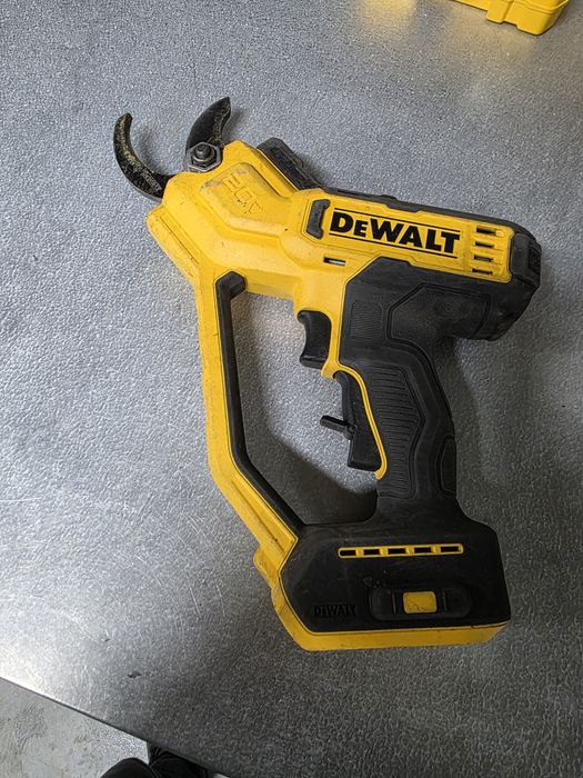 Сікатор, кущоріз Dewalt dcpr3230