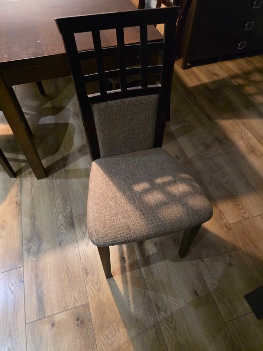 Stół rozkładany plus krzesła 6szt.