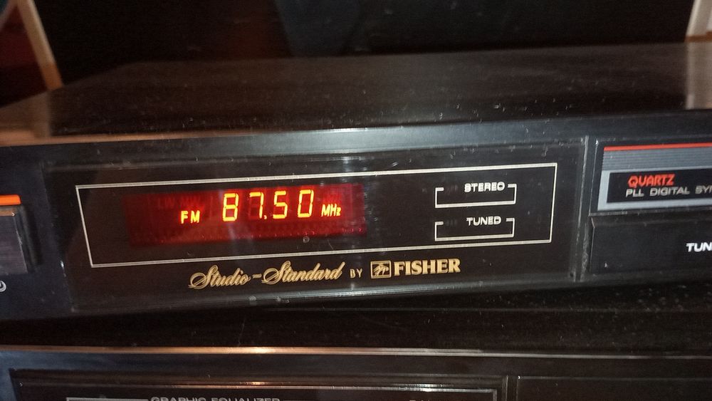 Amplificador Fisher com radio