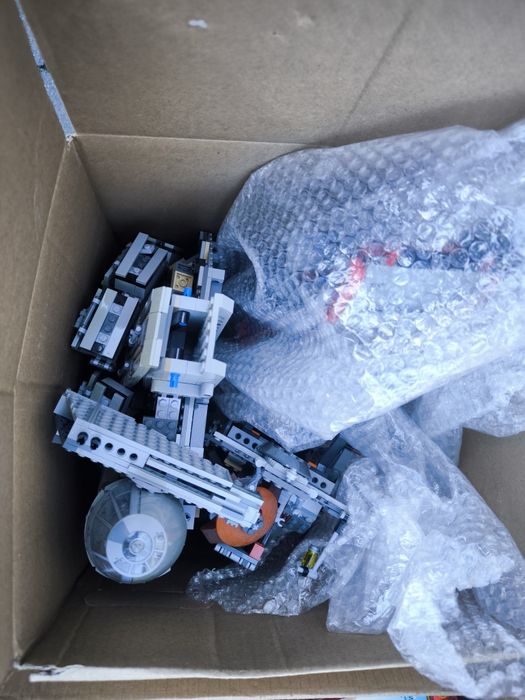 38 kg klocków LEGO plus 10 kg instrukcji