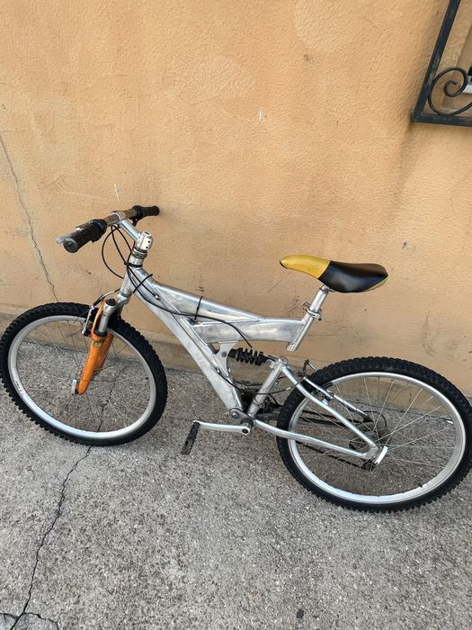 bicicleta com pouco uso
