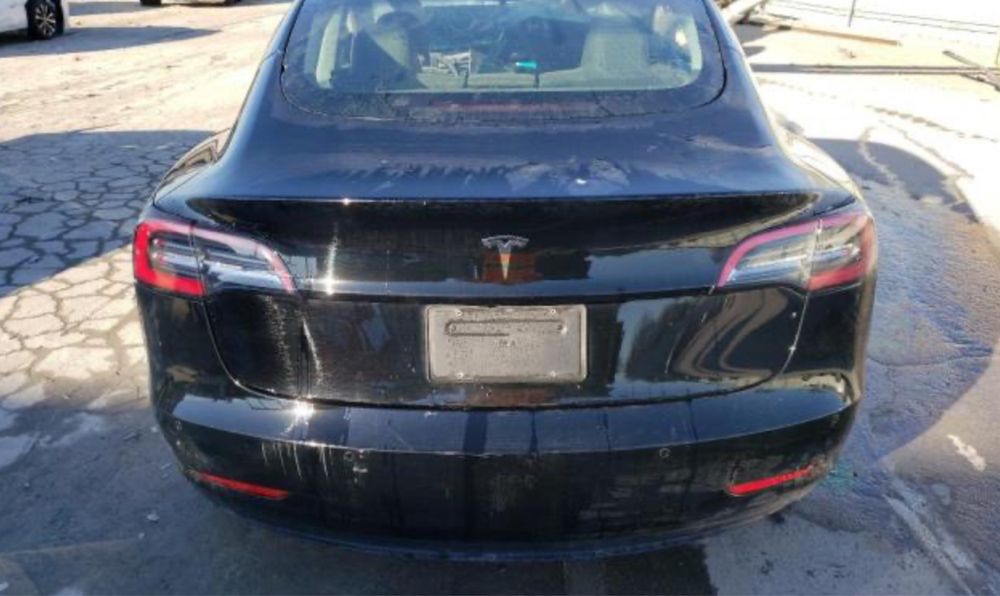 Tesla model 3 2018-2023