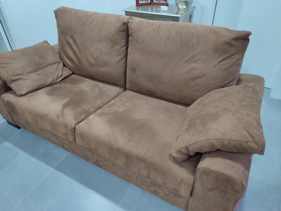 Sofá   novo muito confortável