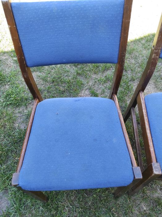 Krzesła antyki z niebieskim obiciem