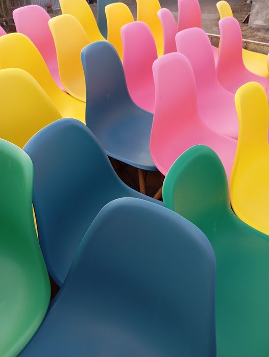 Krzesła kolorowe