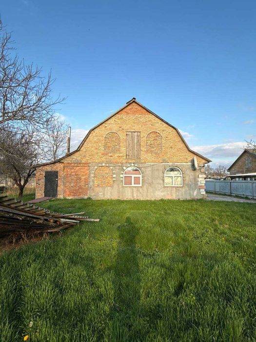 Продаж  житлового будинку в Чигирині. Можливо і під бізнес.