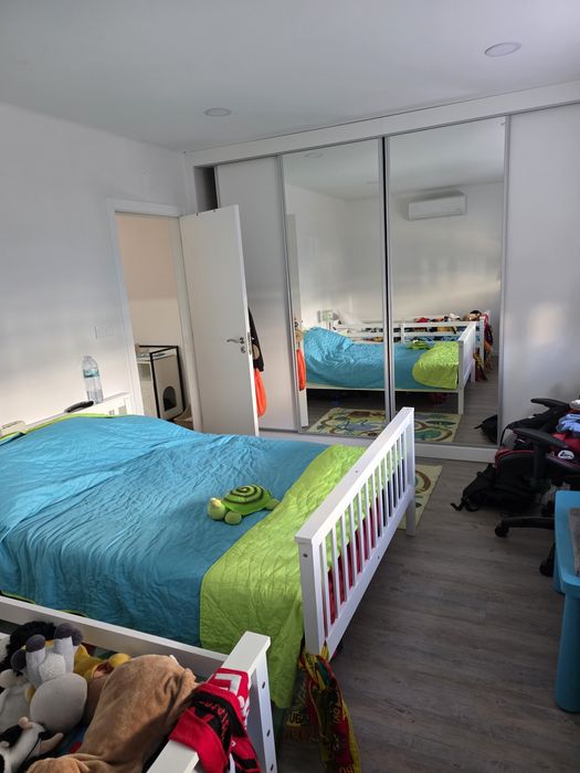 Aluga-se r/c de moradia Bifamiliar