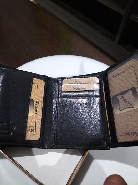 Carteira preta em pele genuína  peleina  RFID