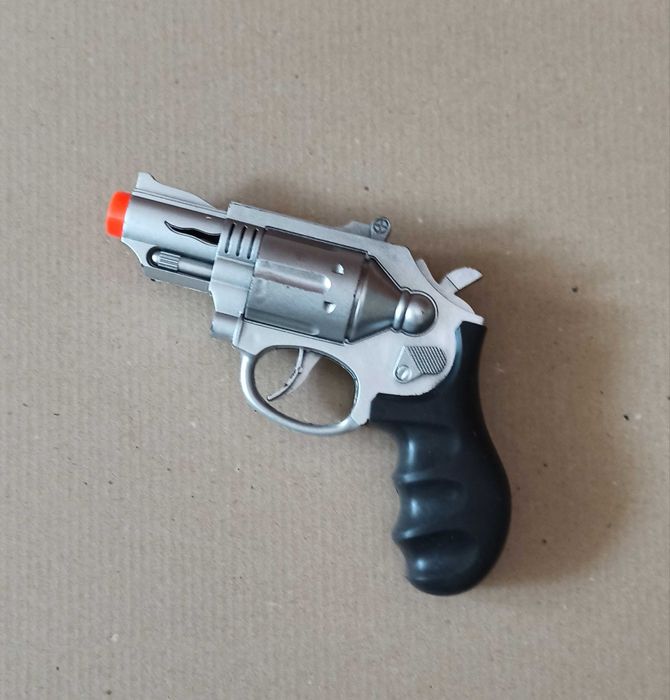 Продам игрушечные автоматы и пистолеты - пульки - пистоны - трещетки