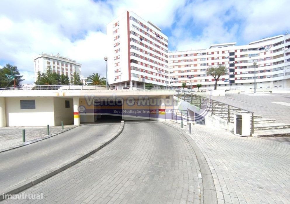 Box para um carro na Póvoa de Santa Iria (FTC016)