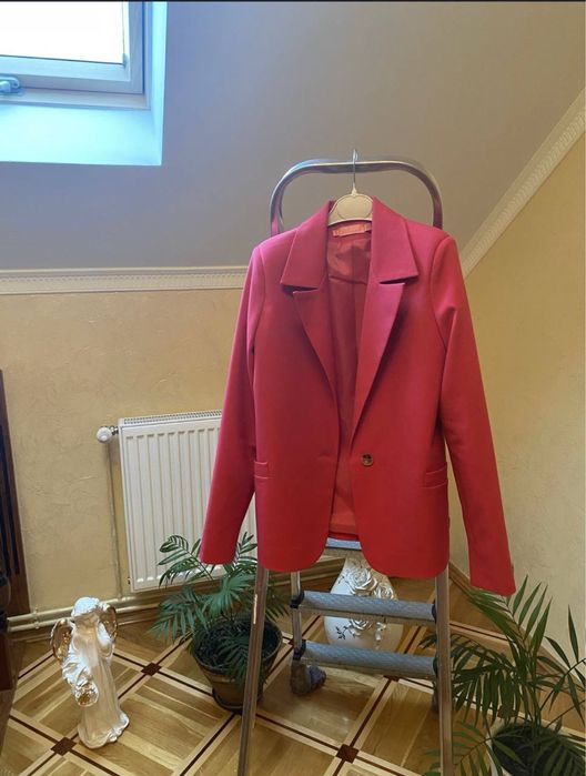 Розовий брючний костюм,600 грн.