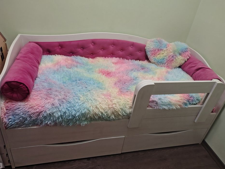 Дитяче ліжко для дівчинки