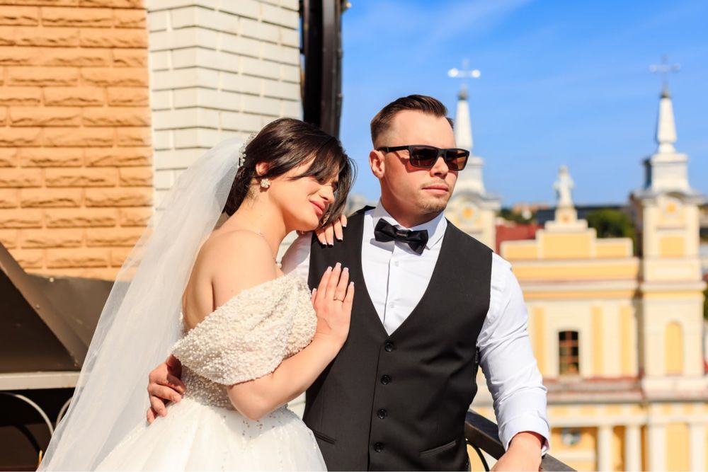 Продаю весільну сукню