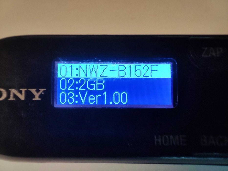 MP3 плеер Sony Walkman NWZ-B152F 2GB Red отличное состояние