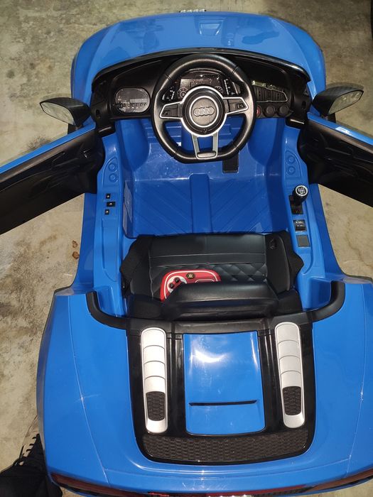 Audi R8 Spyder 12V c/ Controlo Remoto