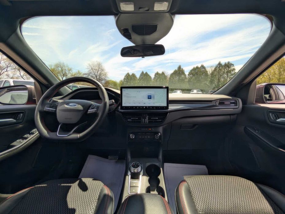 Ford Escape      2024
