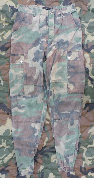 Spodnie joggery woodland MISSGUIDED