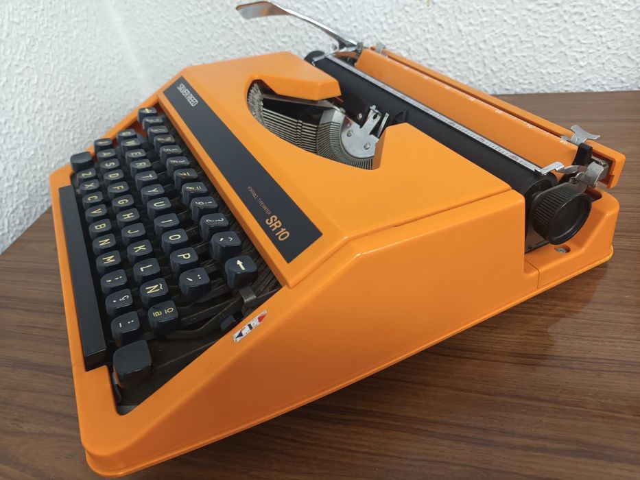 Máquina de escrever Silver-Reed Seiko