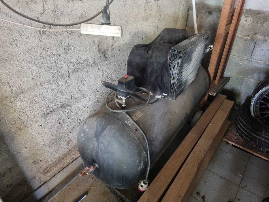 Compressor AEG trifásico