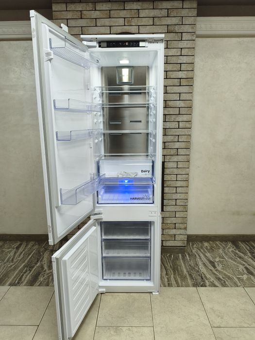 Вбудований холодильник Beko повний No Frost висота 193,5 см