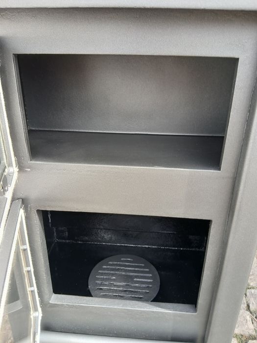 Vendo salamandra a lenha, com forno. Está como nova.