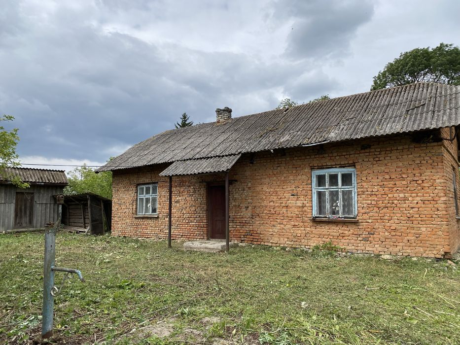 Продаж будинку з великою ділянкою
